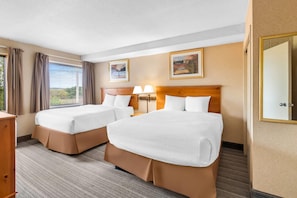 Suite, 1 King Bed, Smoking | In-room safe, desk, iron/ironing board, free cribs/infant beds