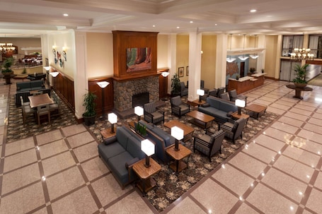 Lobby. Wyndham Visalia