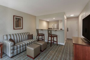 Deluxe Suite, 1 King Bed with Sofa bed, Non Smoking | In-room safe, desk, blackout drapes, iron/ironing board