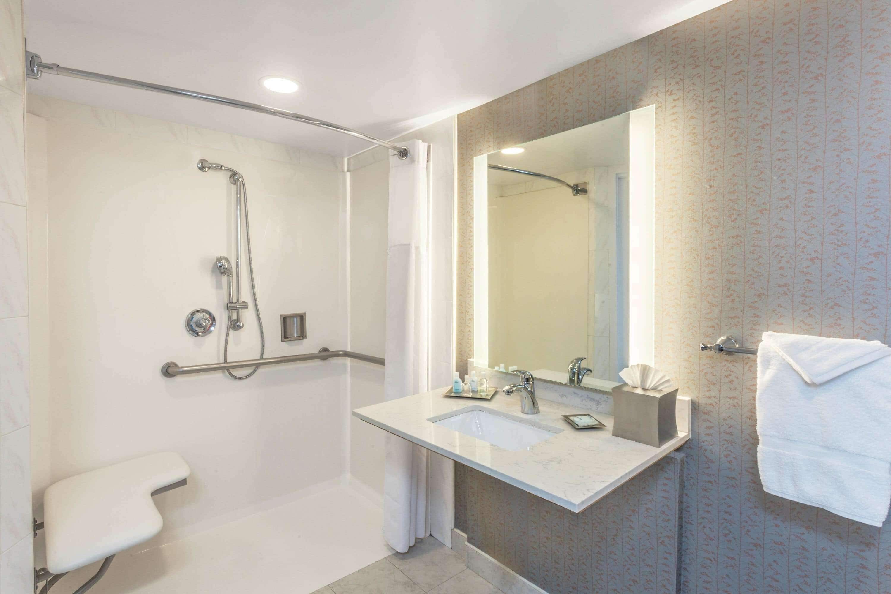 Gabungan pancuran/tab mandi, kelengkapan dandanan diri mesra alam 