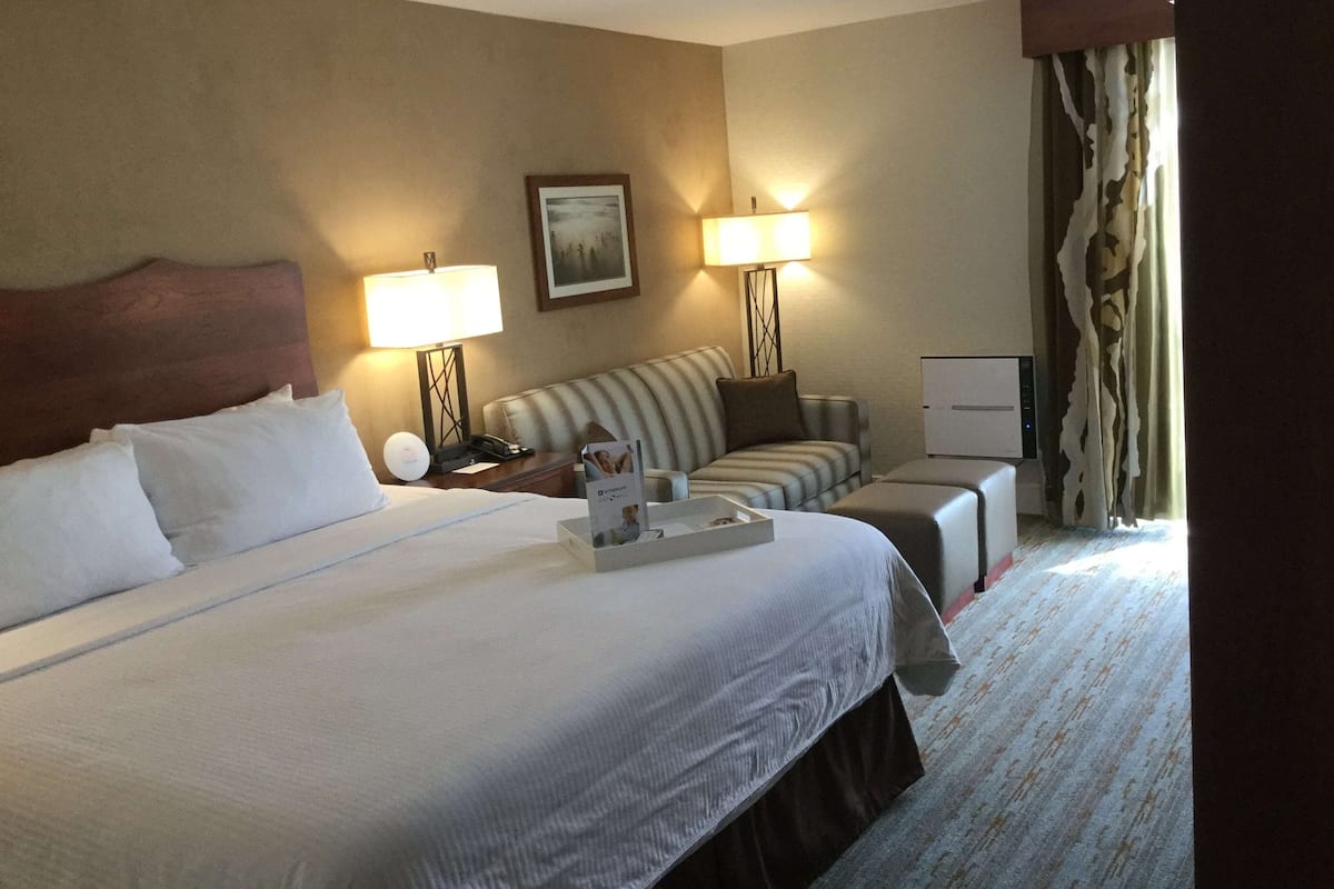 Executive Room, 1 King Bed, Non Smoking (Wellness Room) | In-room safe, desk, blackout curtains, iron/ironing board