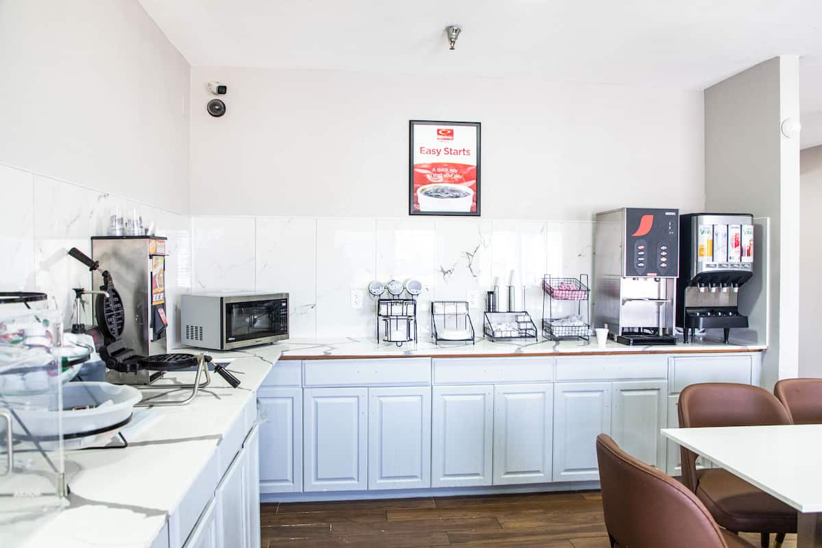 free buffet breakfast