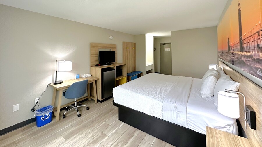 Days Inn by Wyndham Holland