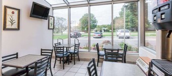 Days Inn by Wyndham Holland
