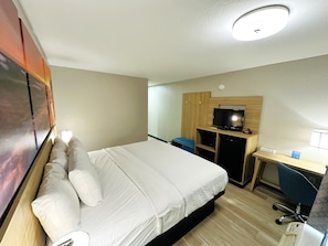 Room, 1 King Bed, Accessible, Non Smoking (Mobility Room, Bathtub W/ Grab Bars) | Pillowtop beds, in-room safe, desk, laptop workspace