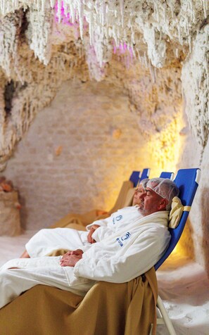 Body treatments, hydrotherapy, aromatherapy, hot stone massages