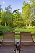 Body treatments, hydrotherapy, aromatherapy, hot stone massages