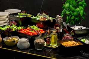 Tägliches Frühstücksbuffet gegen Gebühr
