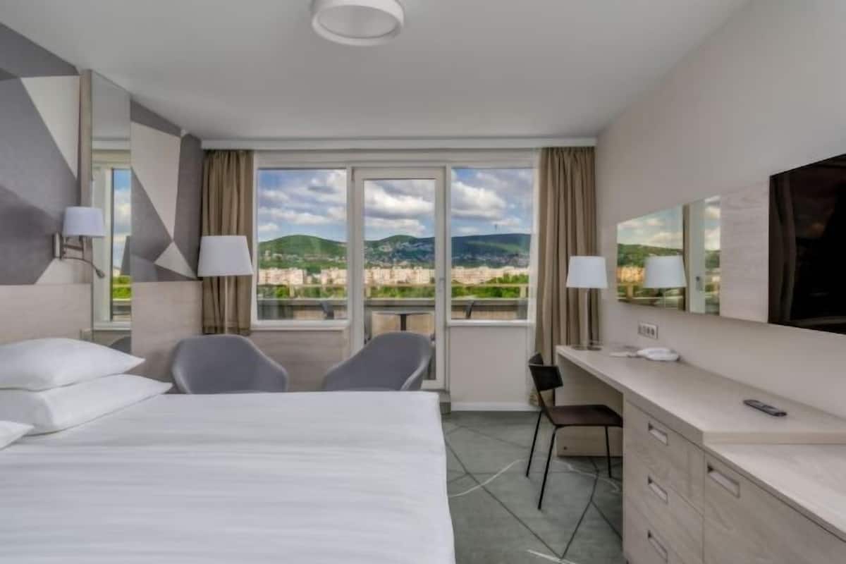 Minibar, in-room safe, desk, soundproofing