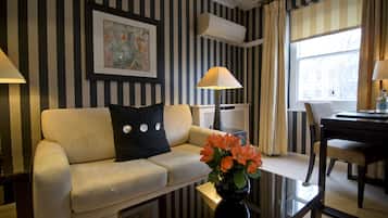 Junior Suite | 1 bedroom, in-room safe, desk, iron/ironing board