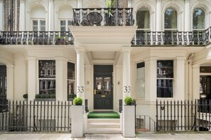 Front of property - The Beaufort Knightsbridge (London)