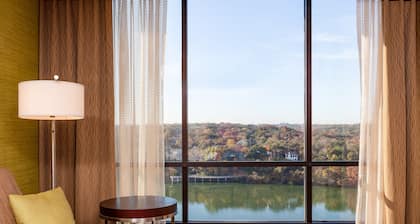 Holiday Inn Austin -Town Lake by IHG