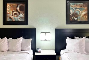 Desk, free cots/infant beds, free WiFi, bed sheets - Baymont by Wyndham Cincinnati (Sharonville)