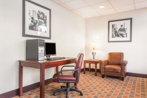 Business centre - Baymont by Wyndham Cincinnati (Sharonville)