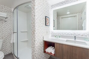 Miljövänliga toalettartiklar, hårtork och handdukar