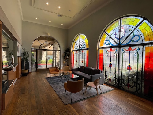 Portside Inn & Suites