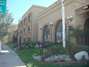 Vista frontal de la propiedad