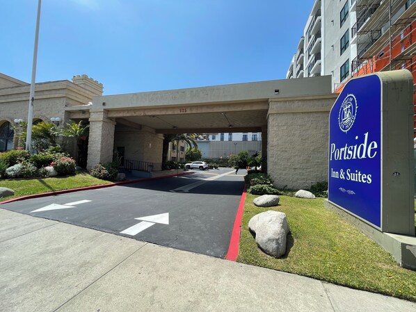 A hotel entrance with a sign for 'Portside Inn & Suites'. - Portside Inn & Suites (San Pedro)