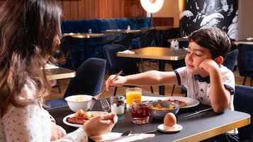Dagelijks ontbijtbuffet (EUR 20.50 per persoon)