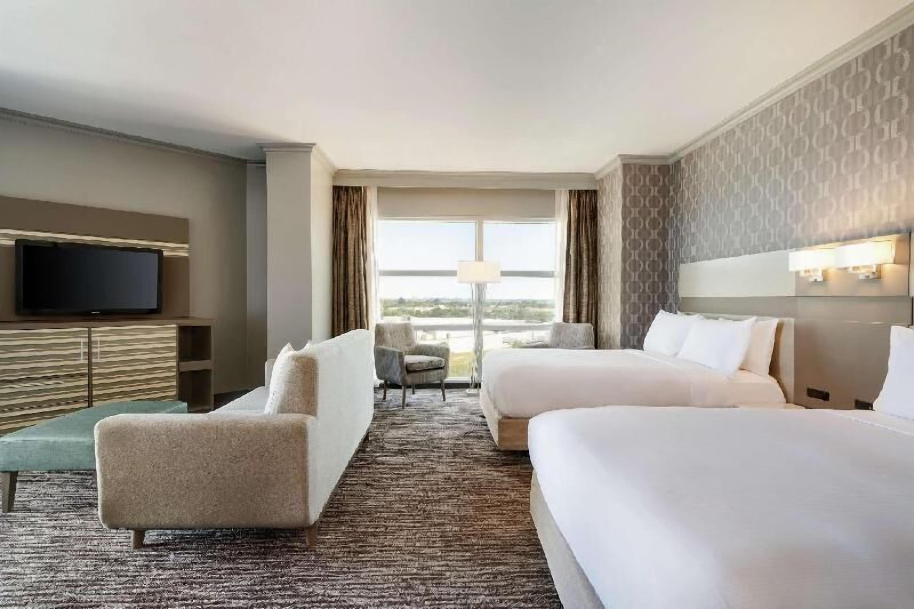 Hypo-allergenic bedding, in-room safe, desk, laptop workspace