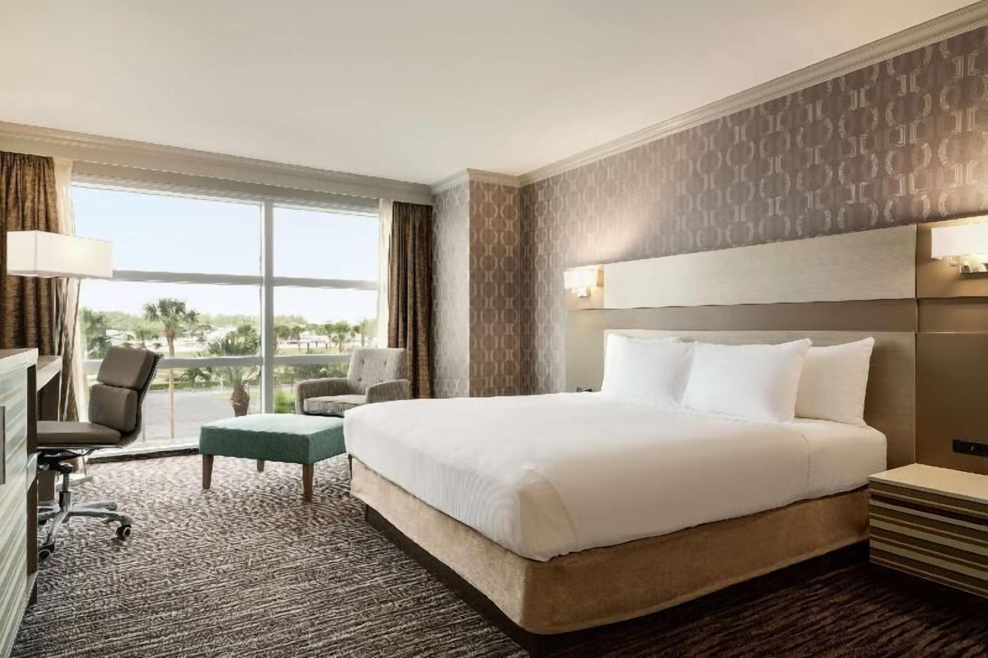 Hypo-allergenic bedding, in-room safe, desk, laptop workspace