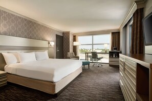Room, 1 King Bed, Non Smoking, Balcony | Hypo-allergenic bedding, in-room safe, desk, laptop workspace - Hilton Melbourne, FL (Melbourne)