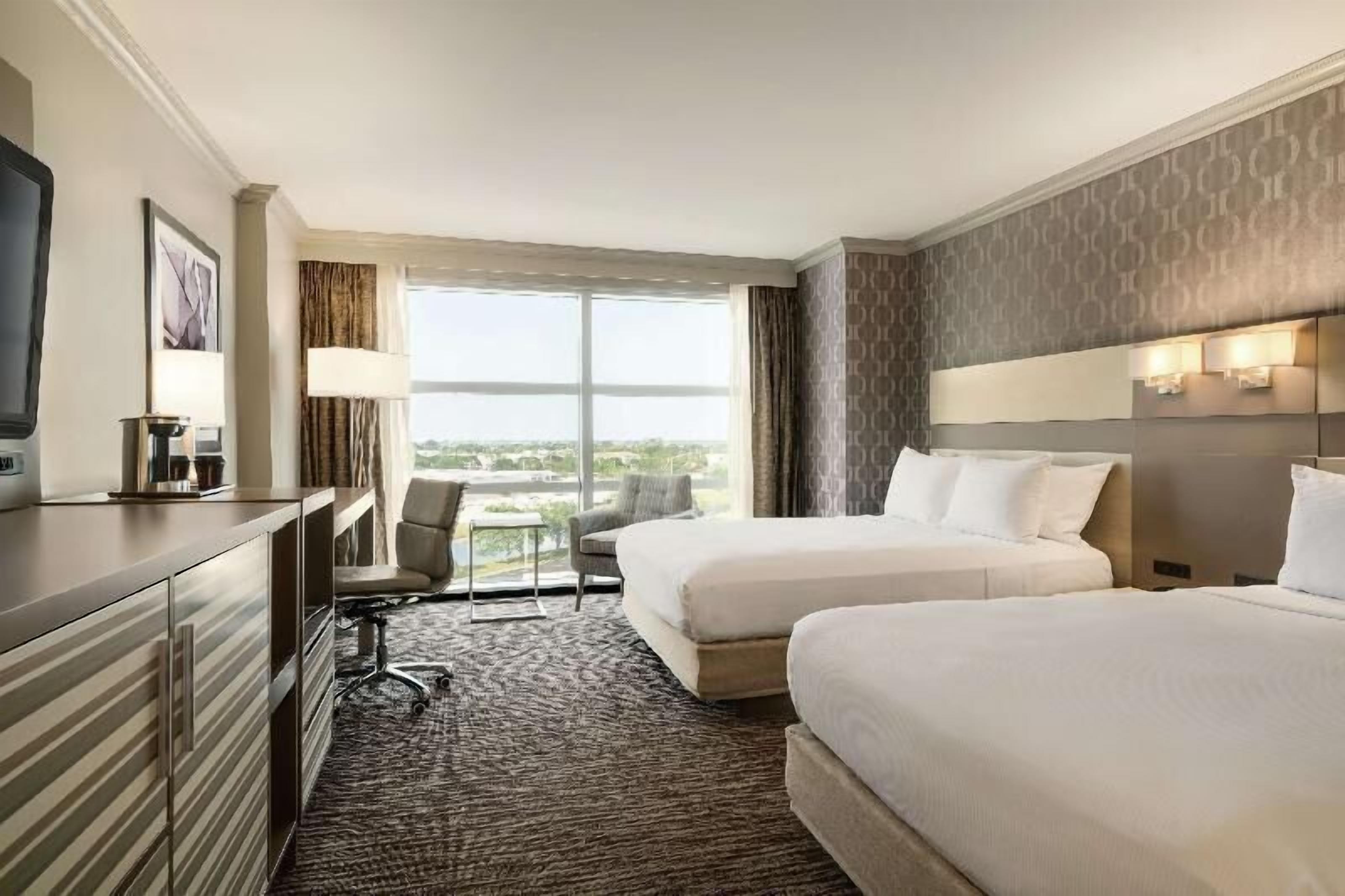 Hypo-allergenic bedding, in-room safe, desk, laptop workspace