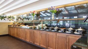 Daily buffet breakfast (USD 18.95 per person)