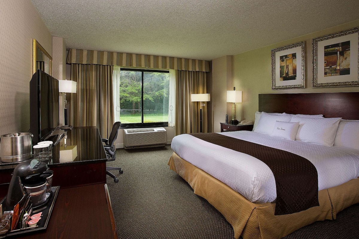 In-room safe, desk, laptop workspace, blackout curtains