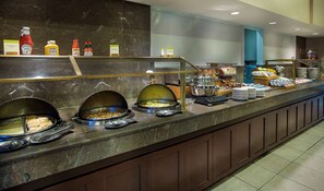 Café da manhã com buffet todos os dias (USD 16.95 por pessoa) 