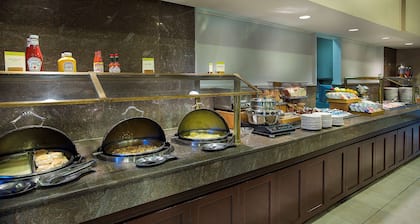 DoubleTree by Hilton Charlotte Airport