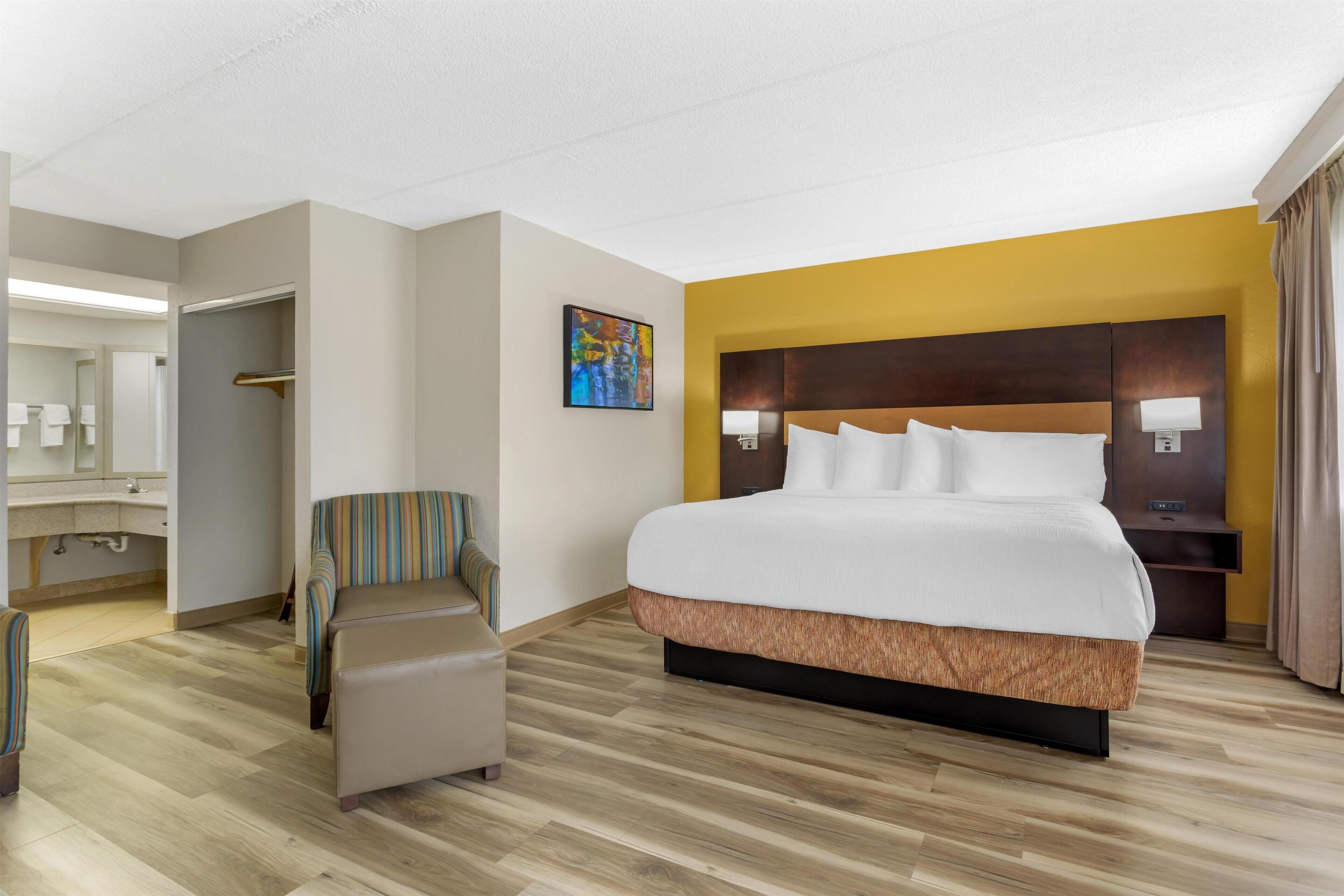 Standard Room, 1 King Bed, Non Smoking, Refrigerator & Microwave (Larger Room) | Desk, blackout drapes, soundproofing, iron/ironing board