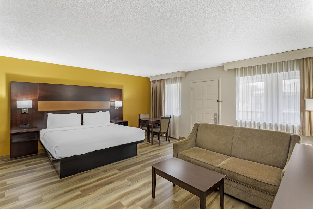 Suite, 1 King Bed, Non Smoking, Refrigerator & Microwave (with Sofabed) | Desk, blackout curtains, soundproofing, iron/ironing board