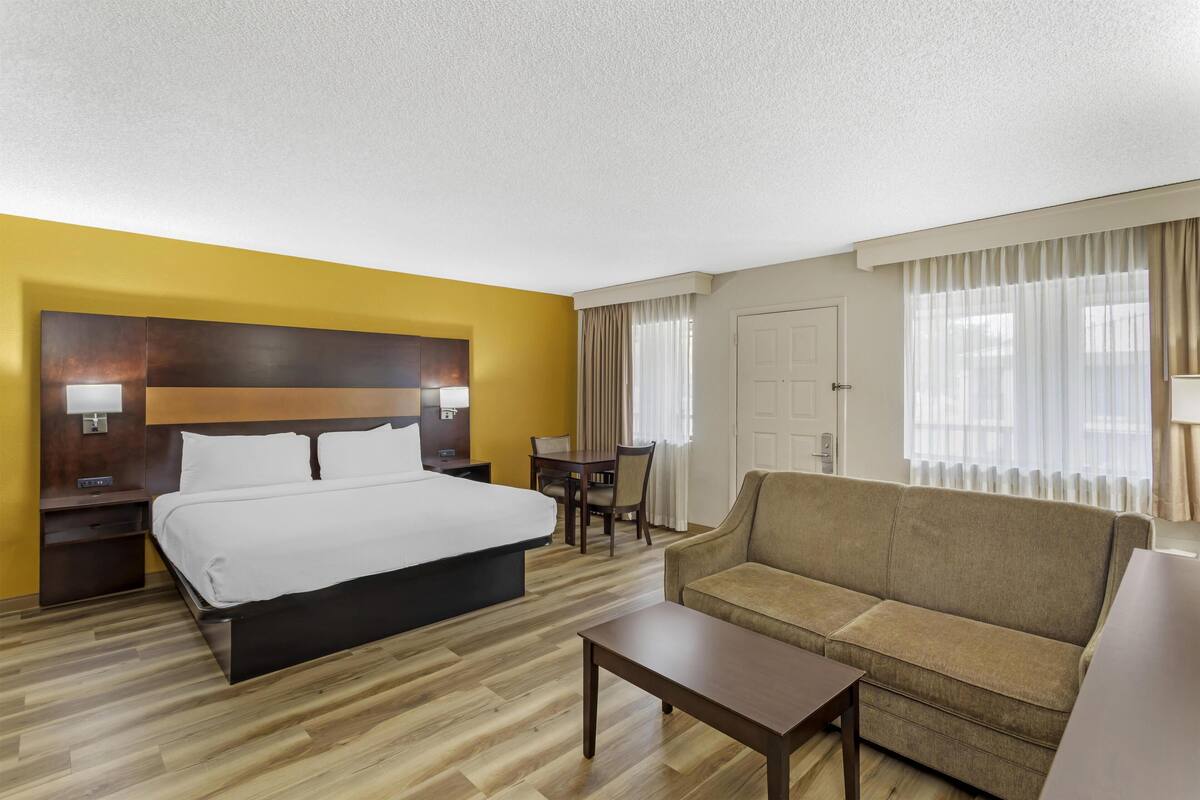 Suite, 1 King Bed, Non Smoking, Refrigerator & Microwave (with Sofabed) | Desk, blackout drapes, soundproofing, iron/ironing board