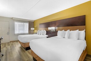 โต๊ะทำงาน, ผ้าม่านกันแสง, ห้องเก็บเสียง, เตารีด/โต๊ะรีดผ้า