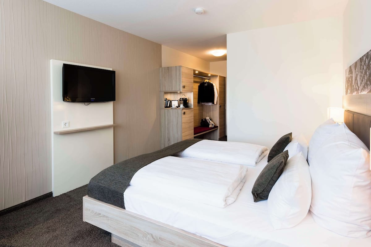 Premium bedding, in-room safe, desk, blackout curtains