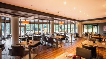 2 restaurants, breakfast, lunch, dinner served; international cuisine