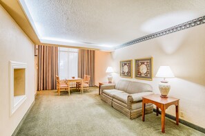 Cabin, 1 Bedroom | Room amenity