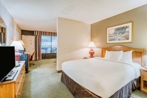 Junior Suite | In-room safe, desk, blackout drapes, iron/ironing board