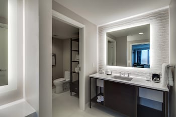 Suite, 1 King Bed, River View | Bathroom | Combined shower/tub, designer toiletries, hair dryer, bathrobes at The Westin New Orleans