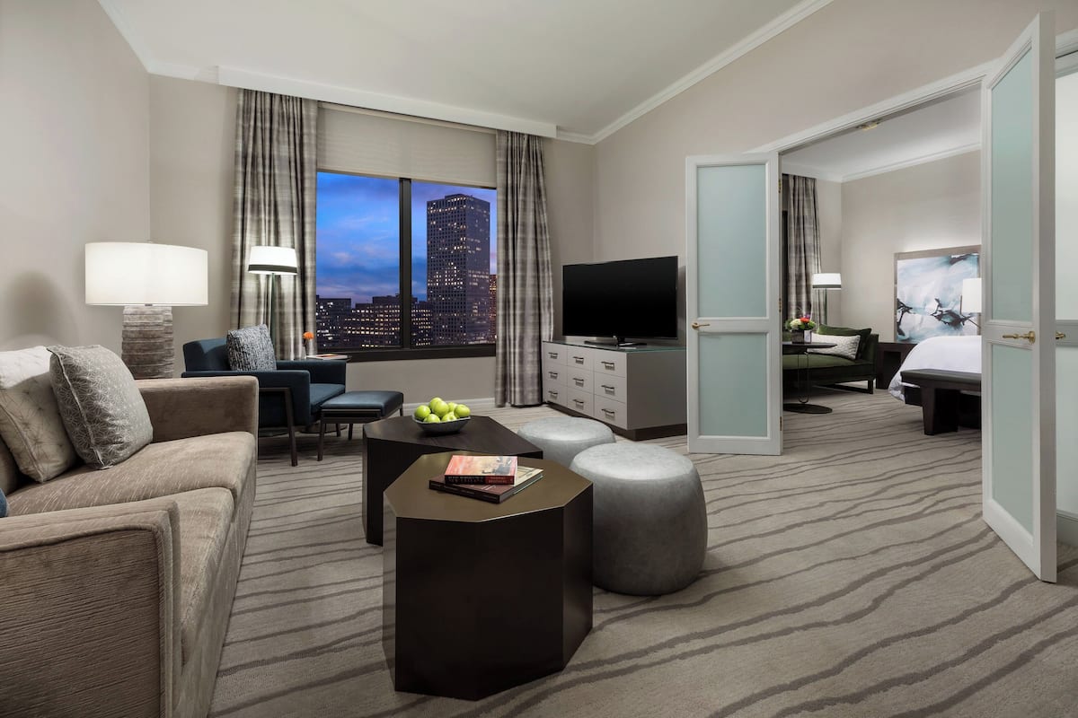 Suite, 1 King Bed, City View | Premium bedding, pillow-top beds, in-room safe, desk