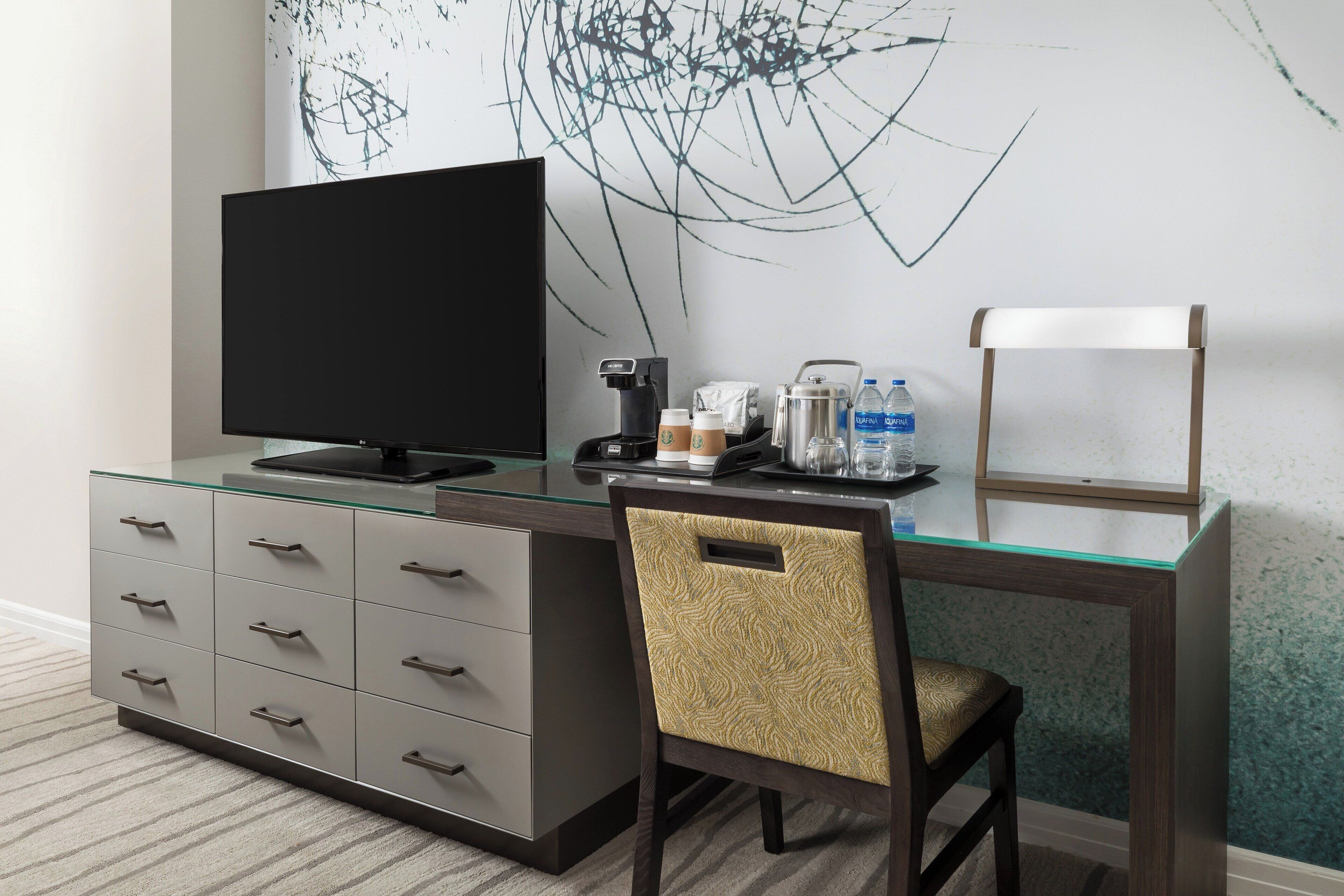 Luxe beddengoed, pillowtop-bedden, een kluis op de kamer, een bureau