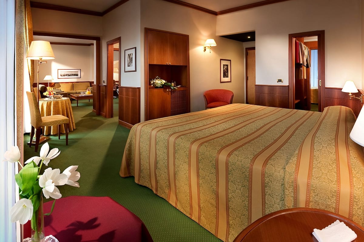 1 chambre, minibar, coffres-forts dans les chambres, bureau