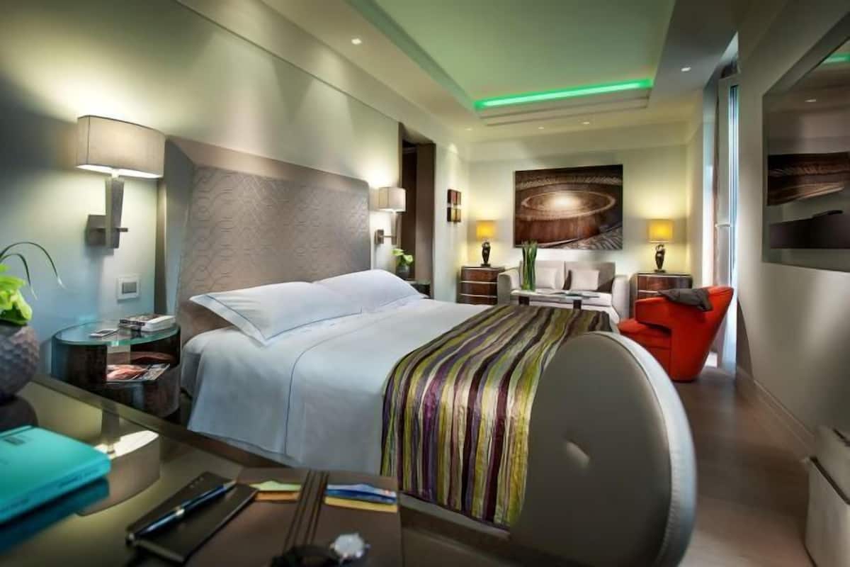 1 chambre, minibar, coffres-forts dans les chambres, bureau