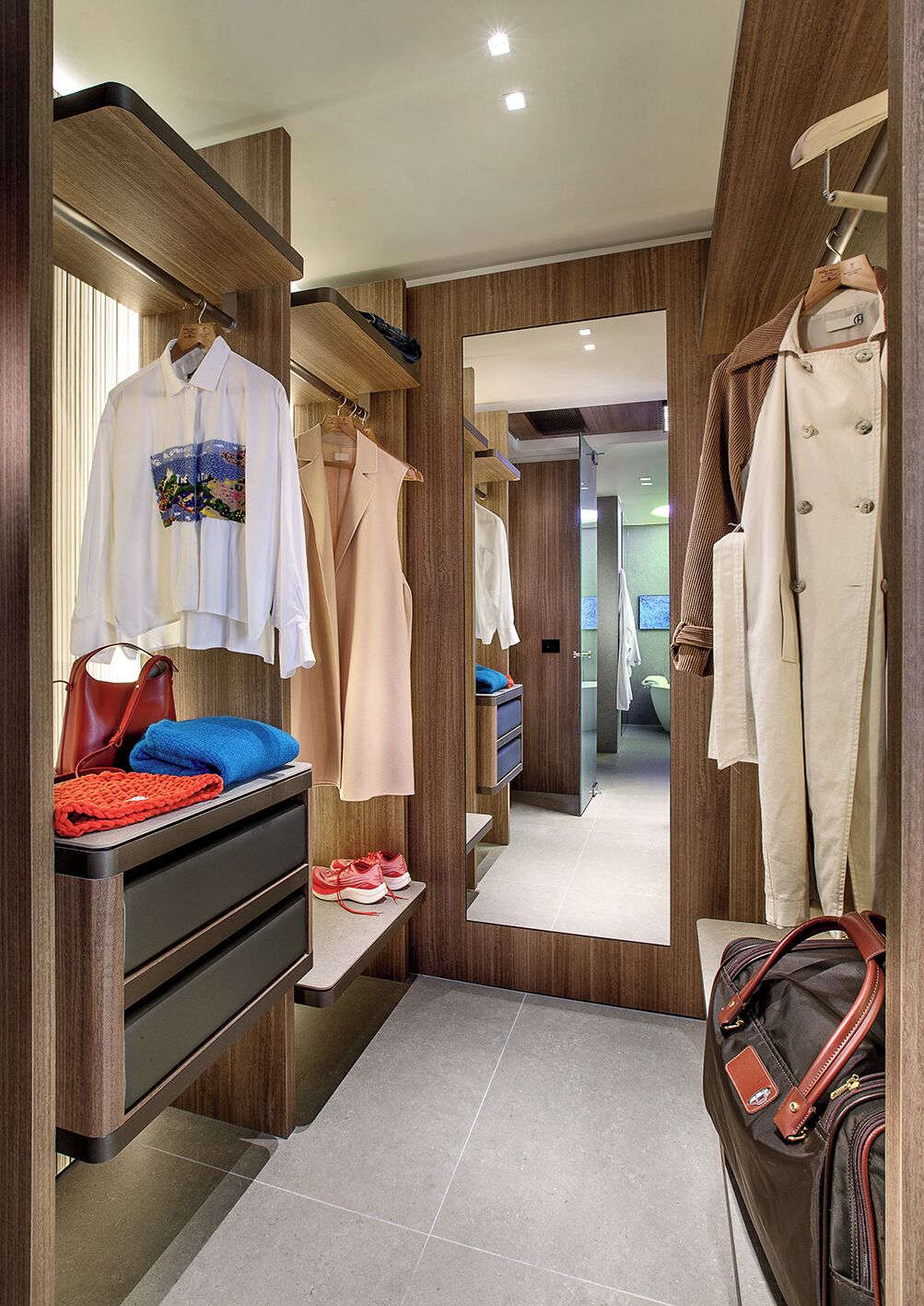 deluxe double or twin room | 1 bedroom, minibar, in-room safe, desk