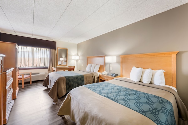 Standard Room, 2 Double Beds, Non Smoking | Desk, iron/ironing board, WiFi (free), bed sheets