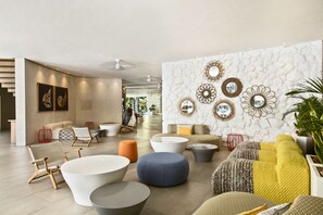 2 bars/lounges, beach bar