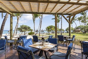 5 restaurants, breakfast, lunch, dinner served; local cuisine 