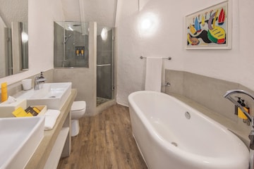 Quarto (Beach Pavilion) | Banheiro | Banheira e chuveiro separados, produtos de toalete biodegradáveis