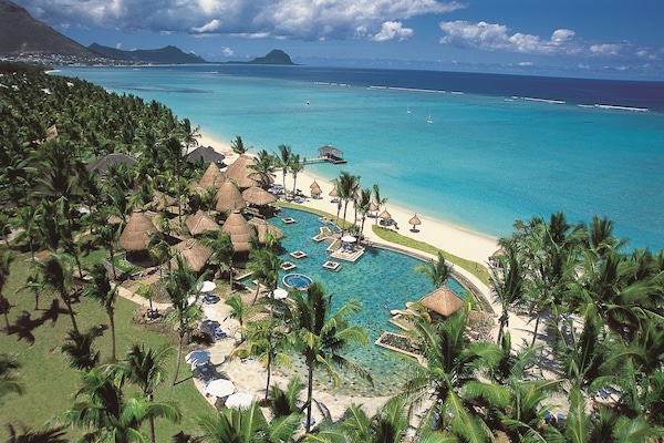 AuĂenpool, Sonnenschirme, LiegestĂŒhle